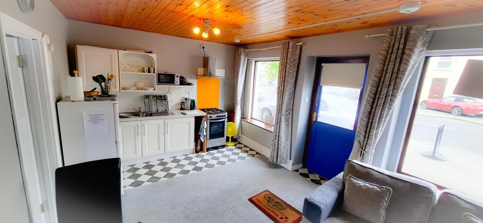 Apartment Blue Door Main St, Carrigart, F92hc04 *